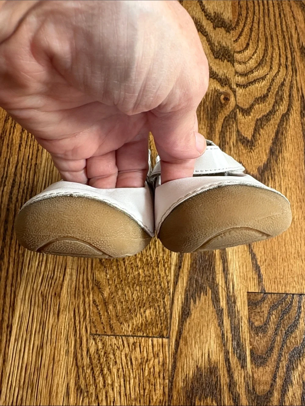 L'Amour white Girls Early Walker Leather Mary Jane shoes, size 5. Excellent cond